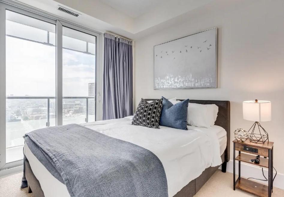 Skyline Suites - Walk To Mtcc, Acc, Rogers Centre & Entertainment District Toronto Eksteriør billede