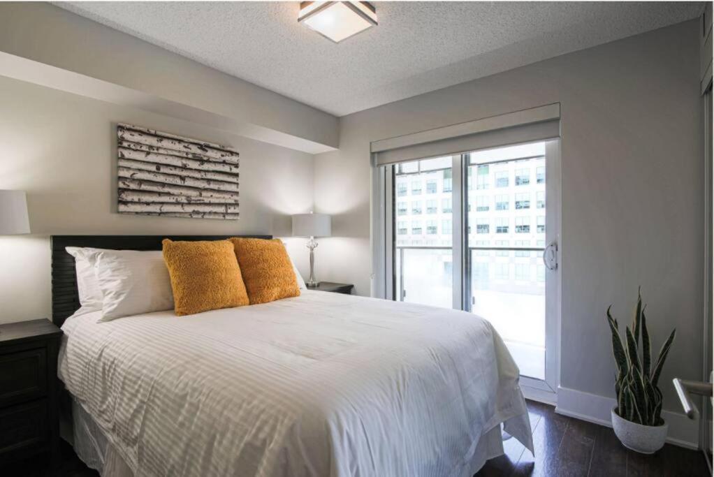 Skyline Suites - Walk To Mtcc, Acc, Rogers Centre & Entertainment District Toronto Eksteriør billede