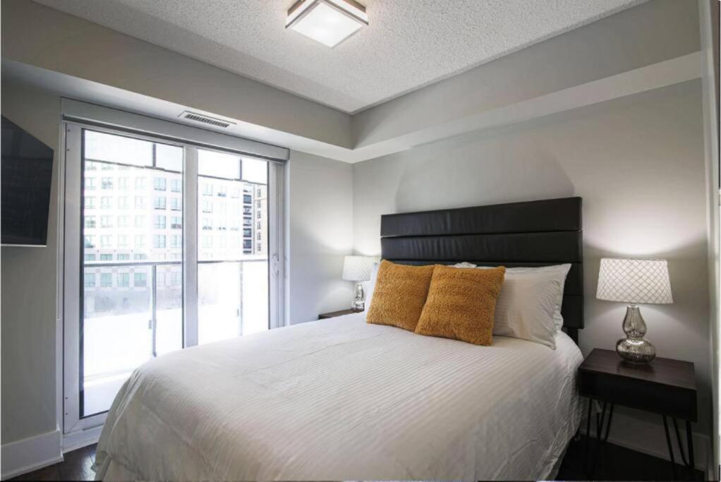 Skyline Suites - Walk To Mtcc, Acc, Rogers Centre & Entertainment District Toronto Eksteriør billede