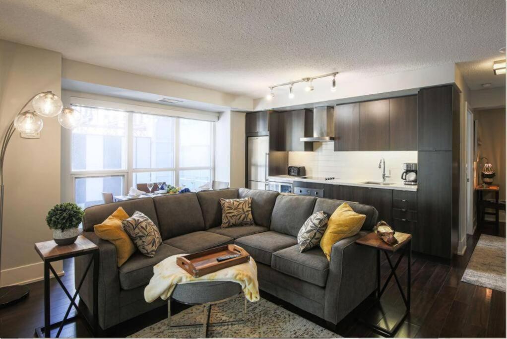 Skyline Suites - Walk To Mtcc, Acc, Rogers Centre & Entertainment District Toronto Eksteriør billede