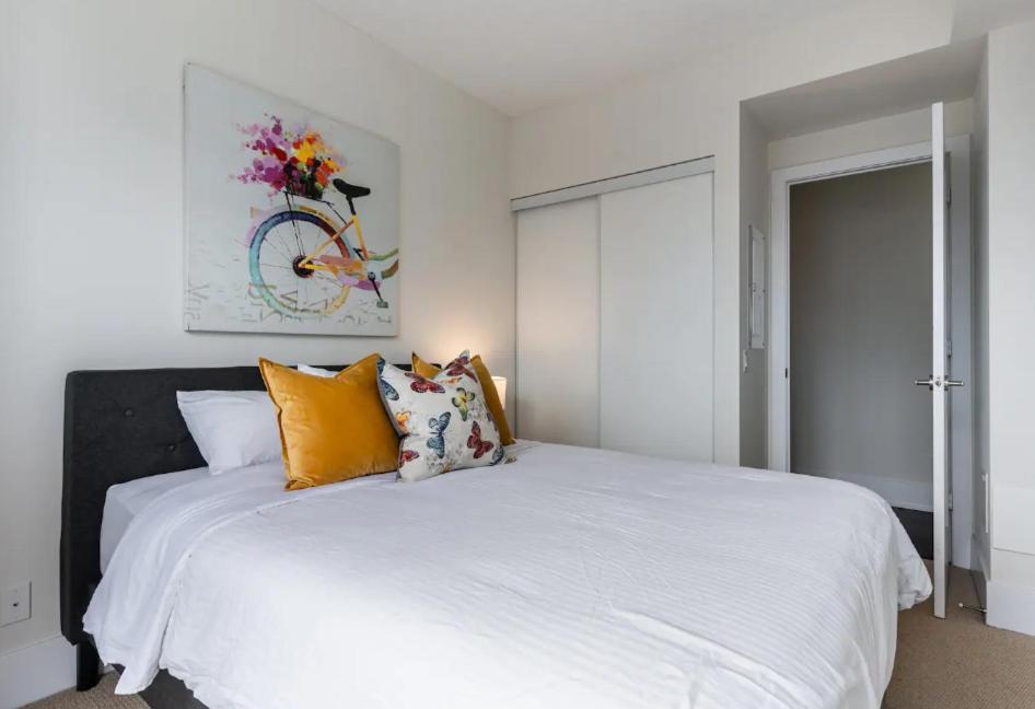 Skyline Suites - Walk To Mtcc, Acc, Rogers Centre & Entertainment District Toronto Eksteriør billede