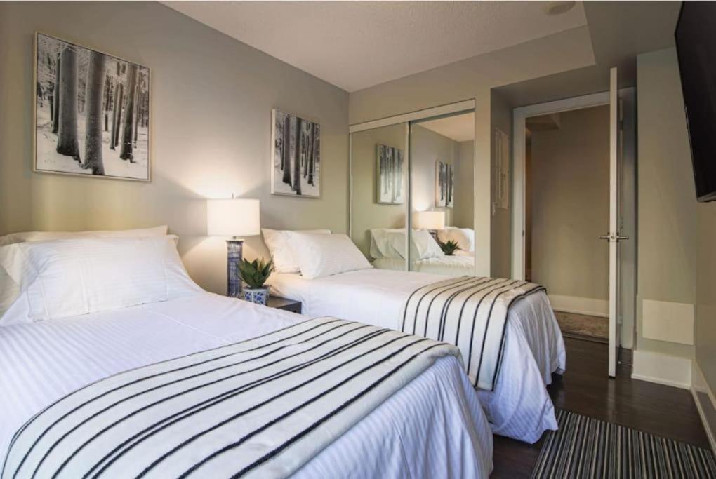 Skyline Suites - Walk To Mtcc, Acc, Rogers Centre & Entertainment District Toronto Eksteriør billede