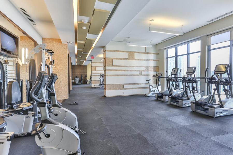 Skyline Suites - Walk To Mtcc, Acc, Rogers Centre & Entertainment District Toronto Eksteriør billede