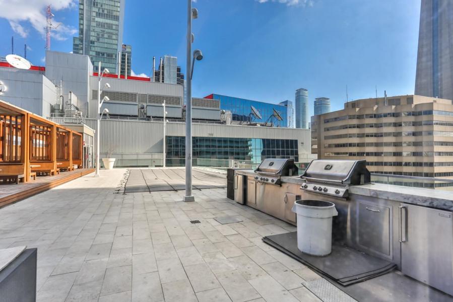 Skyline Suites - Walk To Mtcc, Acc, Rogers Centre & Entertainment District Toronto Eksteriør billede
