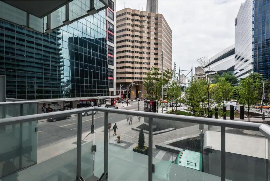 Skyline Suites - Walk To Mtcc, Acc, Rogers Centre & Entertainment District Toronto Eksteriør billede