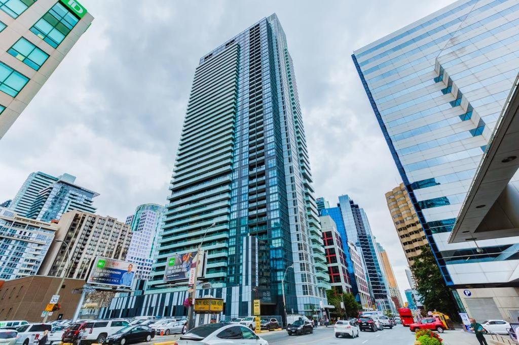Skyline Suites - Walk To Mtcc, Acc, Rogers Centre & Entertainment District Toronto Eksteriør billede