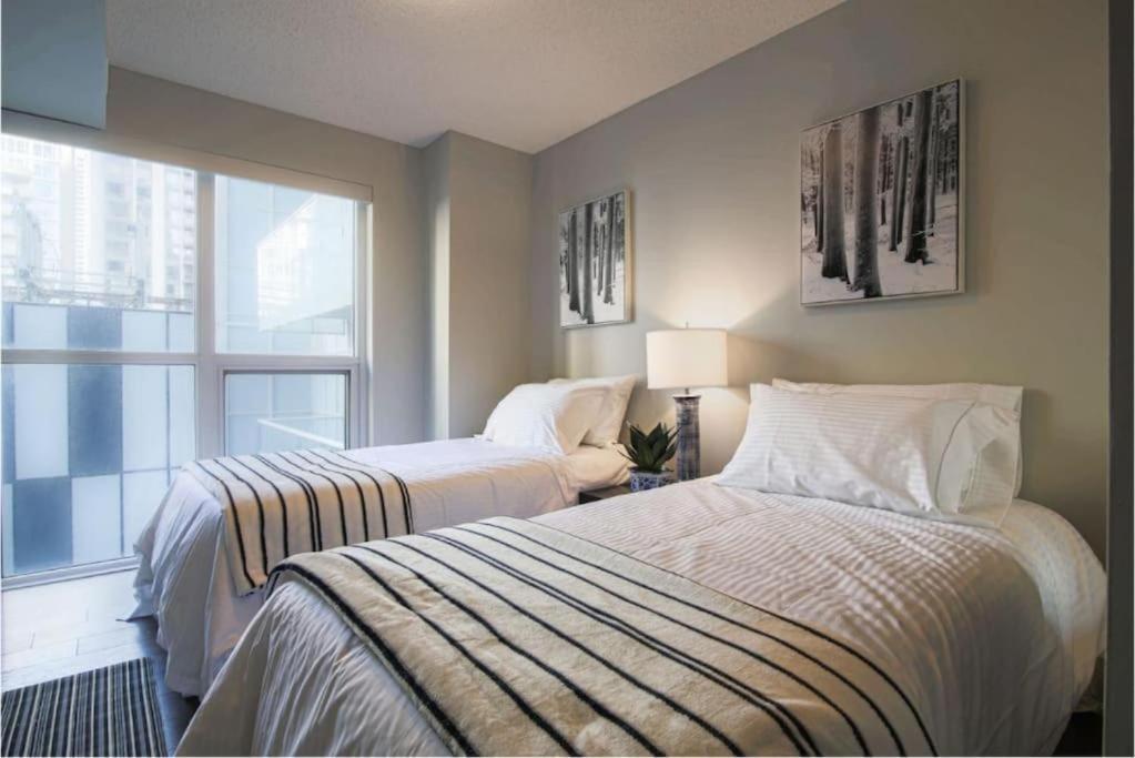 Skyline Suites - Walk To Mtcc, Acc, Rogers Centre & Entertainment District Toronto Eksteriør billede