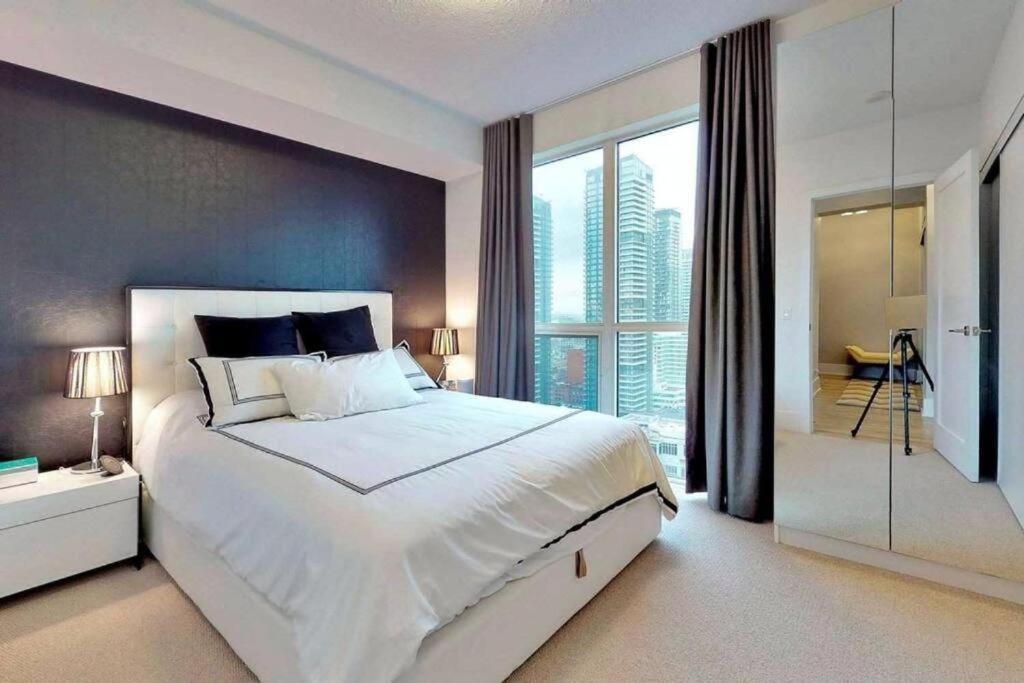 Skyline Suites - Walk To Mtcc, Acc, Rogers Centre & Entertainment District Toronto Eksteriør billede